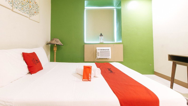 RedDoorz Plus at Kamuning Quezon City, Manila, Philippines