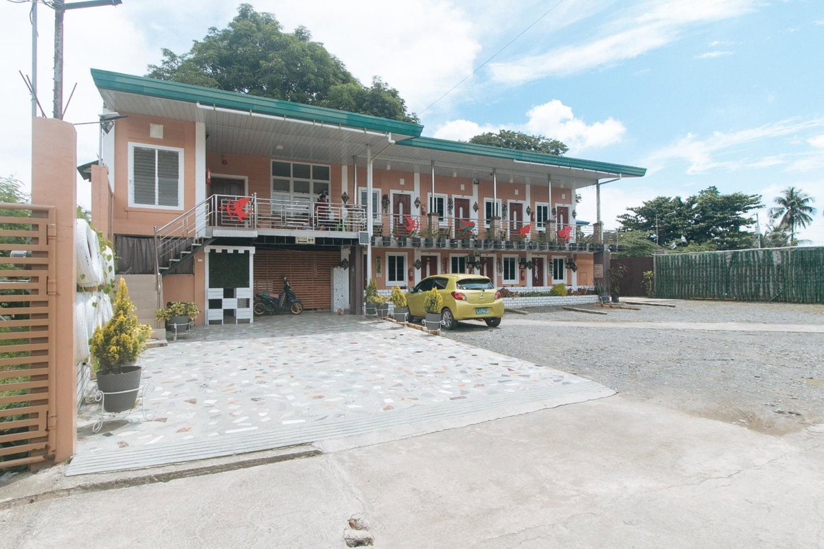RedDoorz at Queens Hometel, Philippines