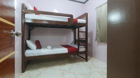 RedDoorz at Queens Hometel, Tagum, Philippines