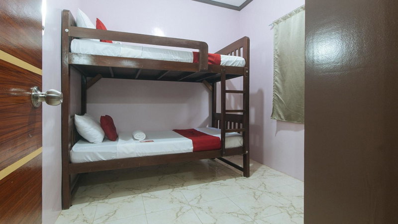 RedDoorz at Queens Hometel, Tagum, Philippines
