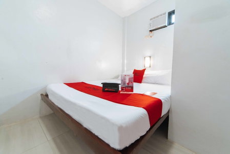 RedDoorz @ San Antonio Binan, Biñan City, Philippines