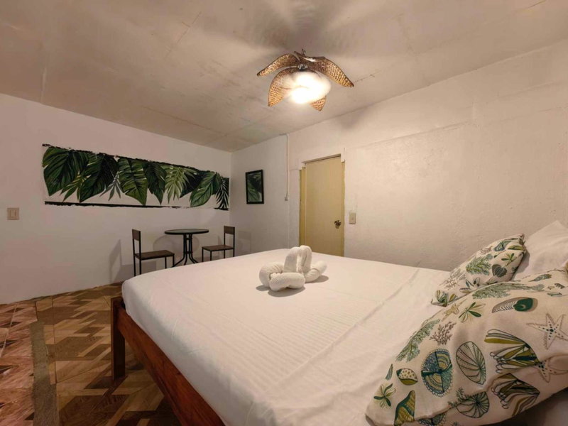 5R Tourist Inn & Restaurant, Pooc, Philippines