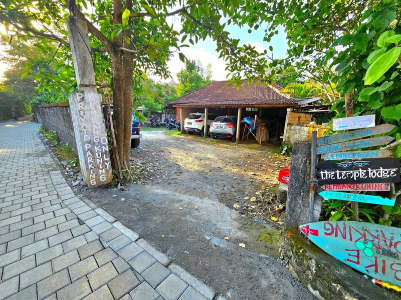 Kembang Kuning, Uluwatu, Indonesia