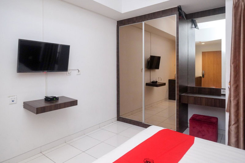 RedDoorz Apartment near Exit Toll Colomadu, Solo, Indonesia