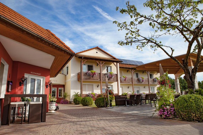 Hotel-Restaurant Teuschler-Mogg Bad Waltersdorf inklusiv Genusscard, Bad Waltersdorf, Austria
