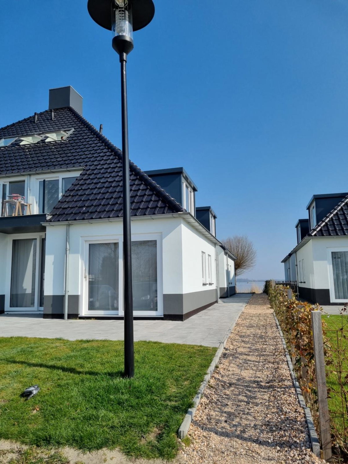 Hotel · Vakantie vieren aan het Sneekermeer, Offingawier