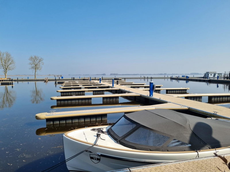 Vakantie vieren aan het Sneekermeer, Offingawier, The Netherlands