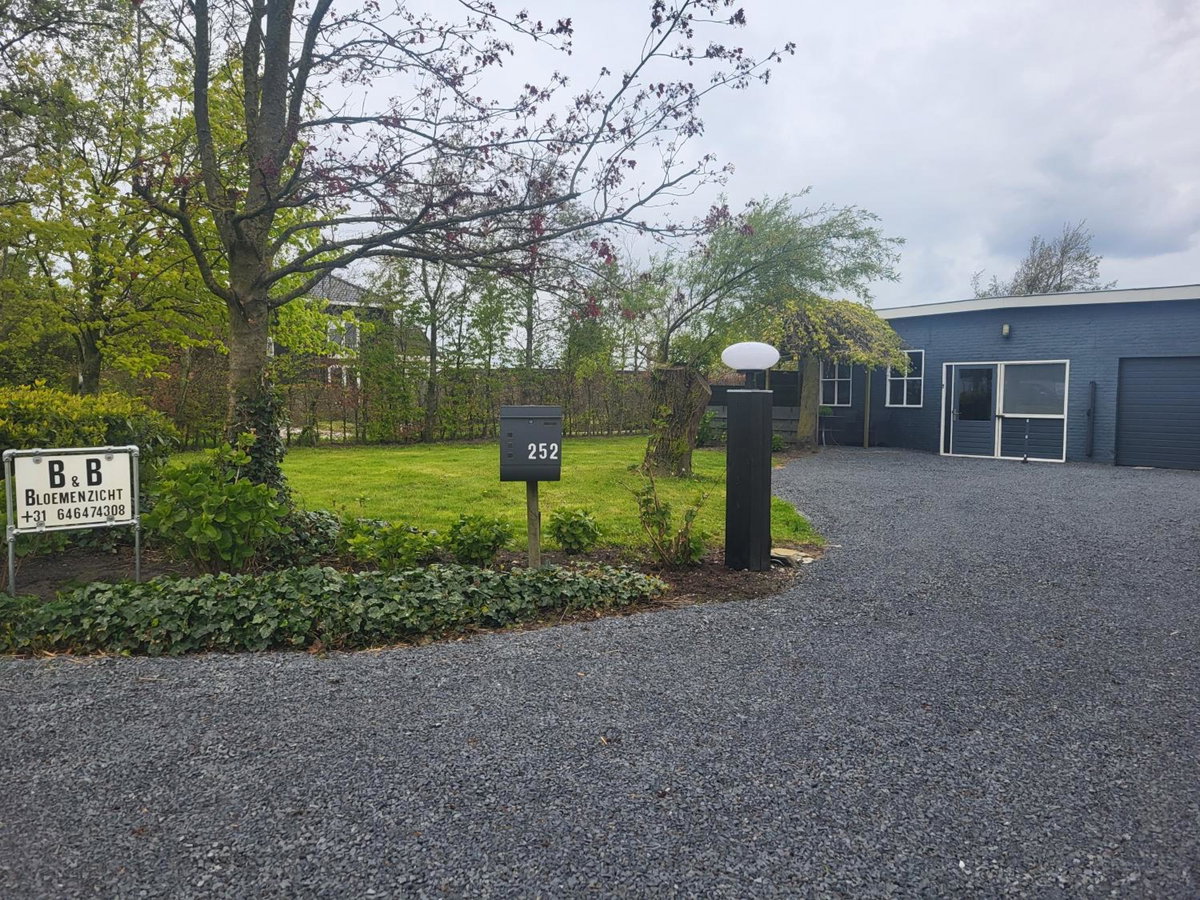 Hotel · LUXE Bloemenzicht 4 personen, BnB, 10 minuten van zee, Breezand