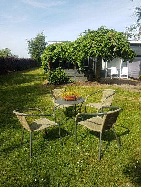 LUXE Bloemenzicht 4 personen, BnB, 10 minuten van zee, Breezand, The Netherlands