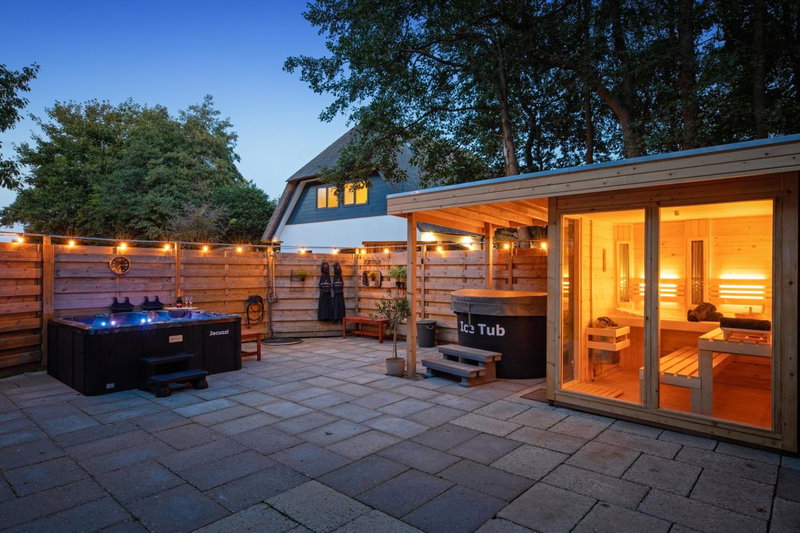 The island life texel met jacuzzi, De Koog, The Netherlands
