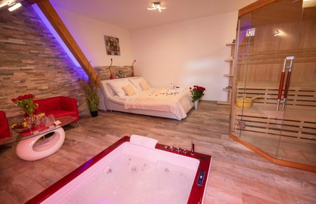 Romantický wellness suite hotel Heinz, Dobříš, Czechia