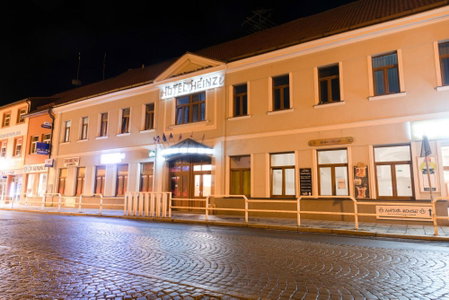 Romantický wellness suite hotel Heinz, Dobříš, Czechia