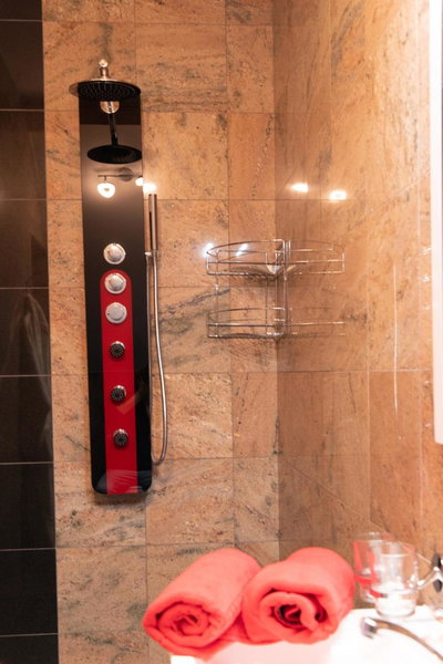 Romantický wellness suite hotel Heinz, Dobříš, Czechia