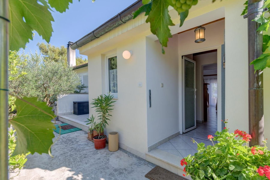 Beachfront apartment Milan, with balcony, Split, Croatia
