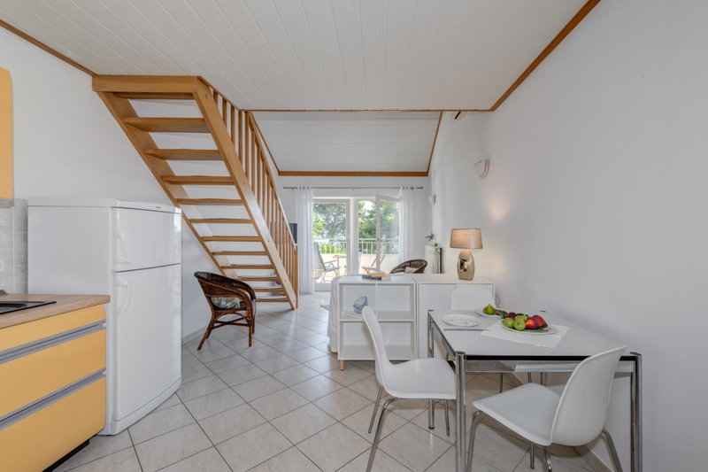 Beachfront apartment Milan, with balcony, Split, Croatia