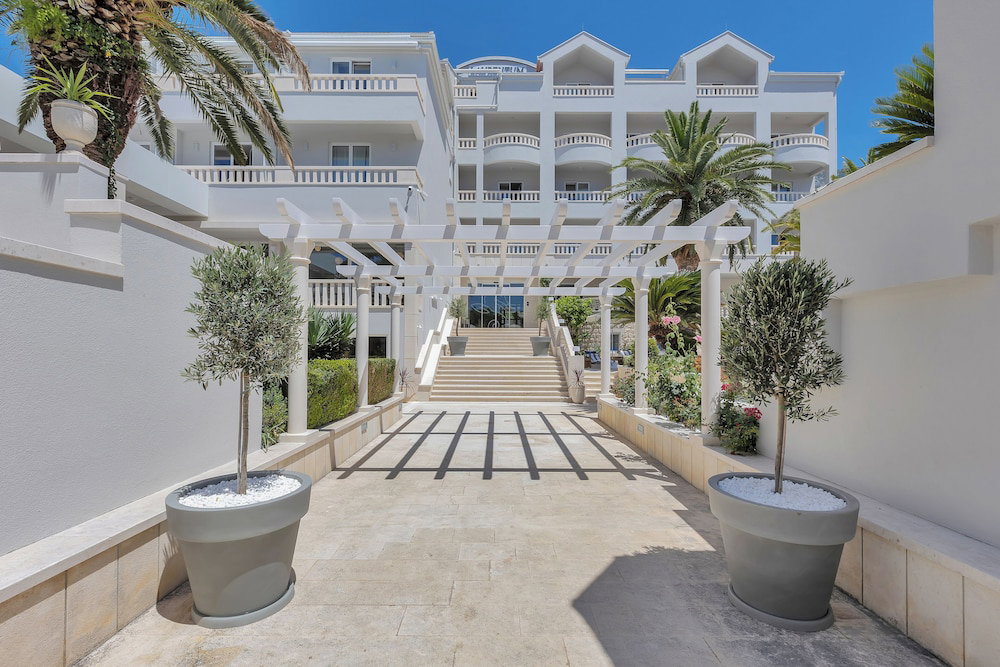 Hotel · Hotel Laurentum, Tucepi