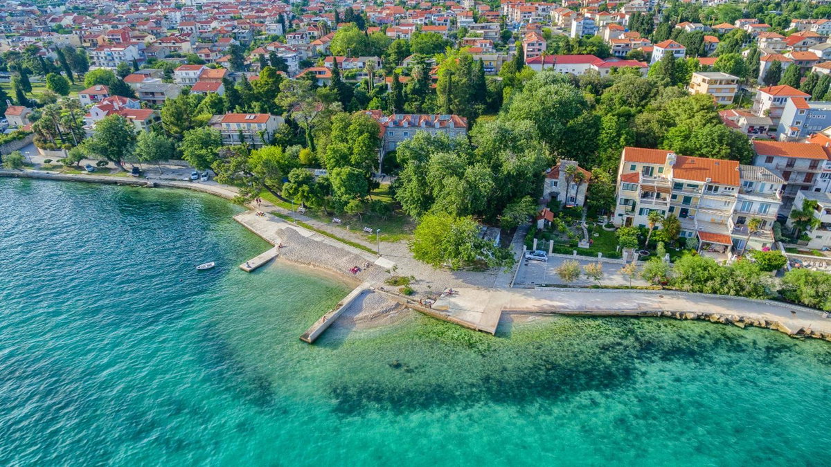 Apartments Meštrović with heated swiming pool- near Split, Croatia