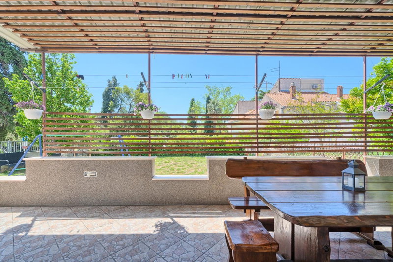 Apartments Meštrović with heated swiming pool- near Split, Kaštela, Croatia