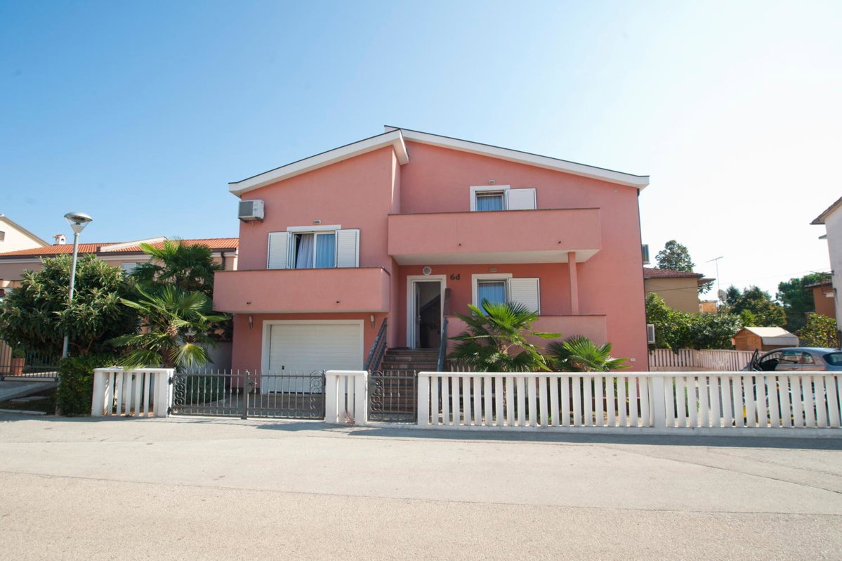 Apartments Maric with parking, Croacia