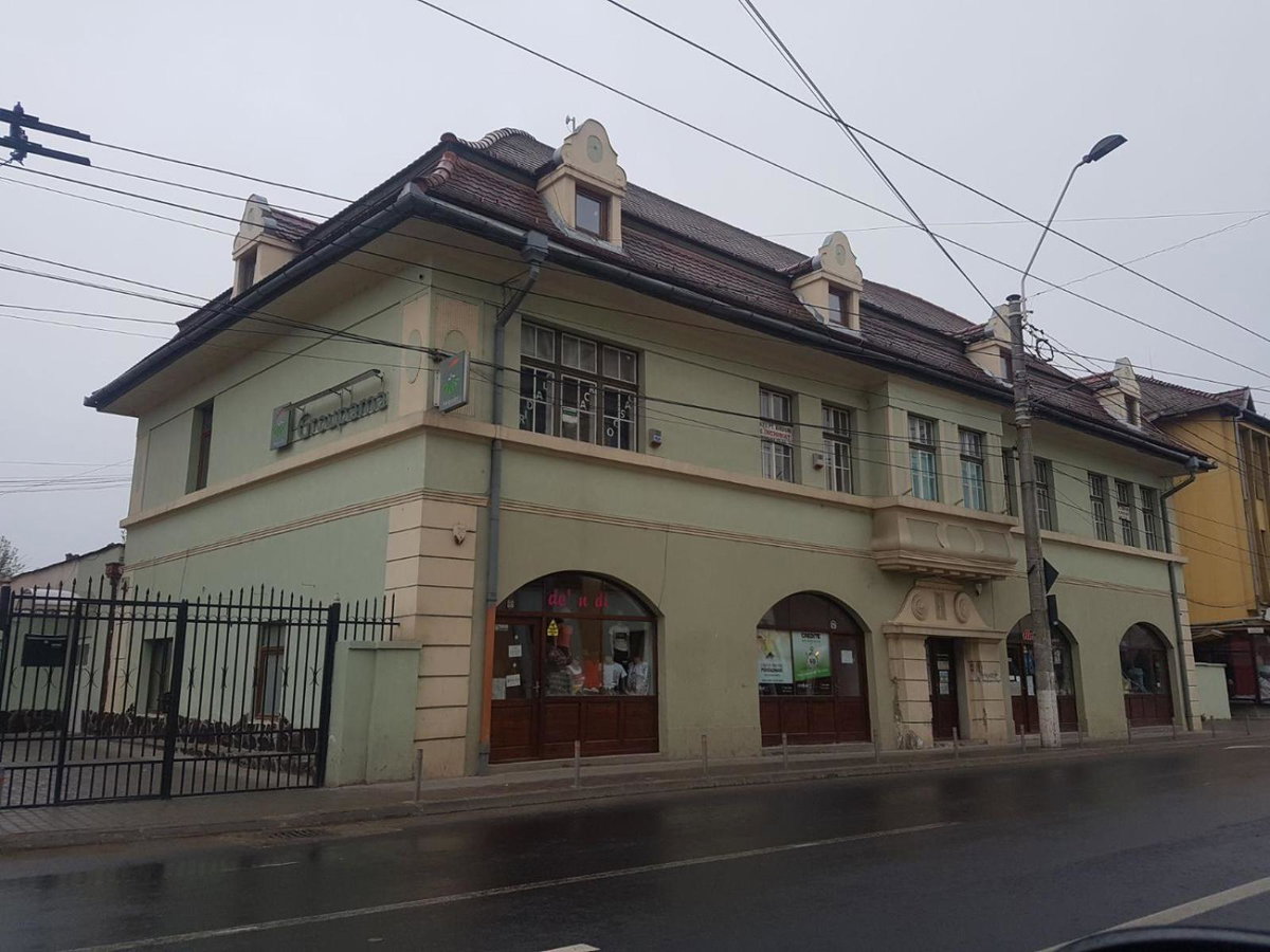 Apartament Eminescu 1, Romania