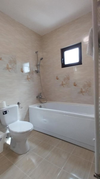 La Amy, Pangarati, Romania