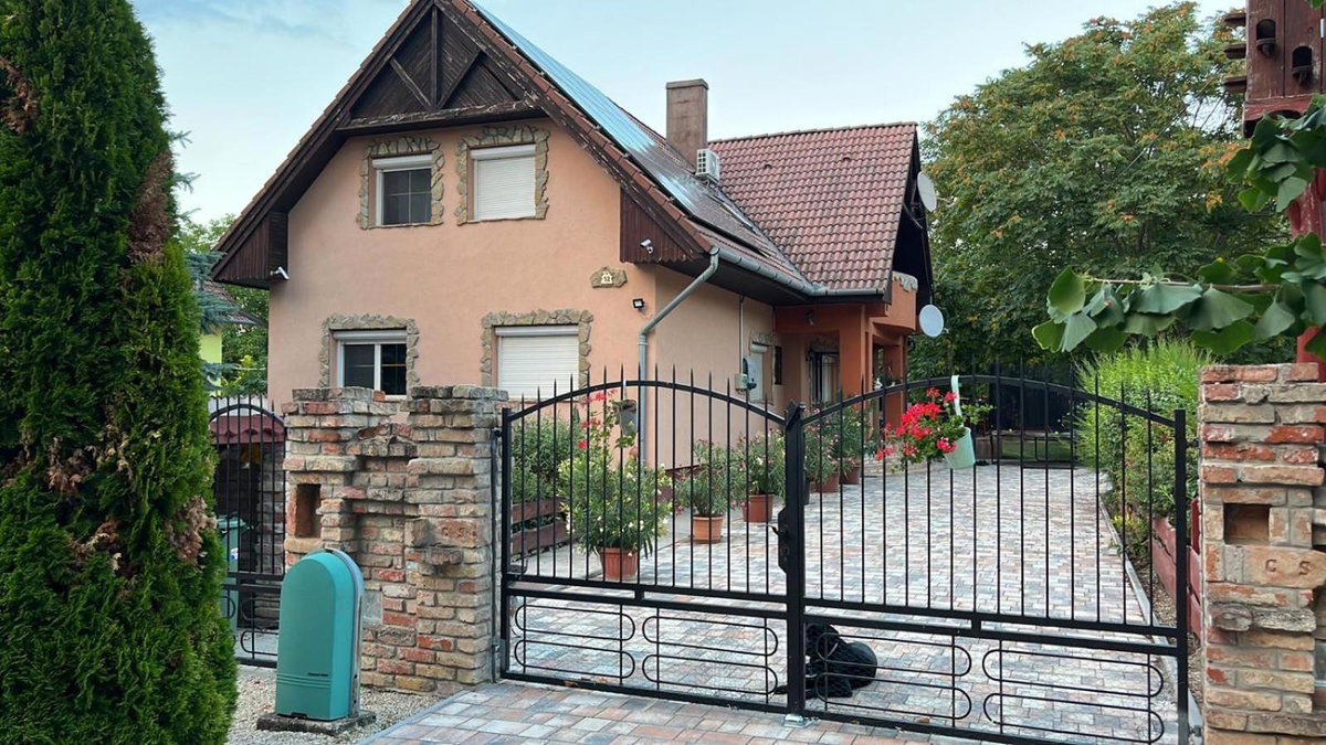Hotel · Bonita Apartman, Balatonberény