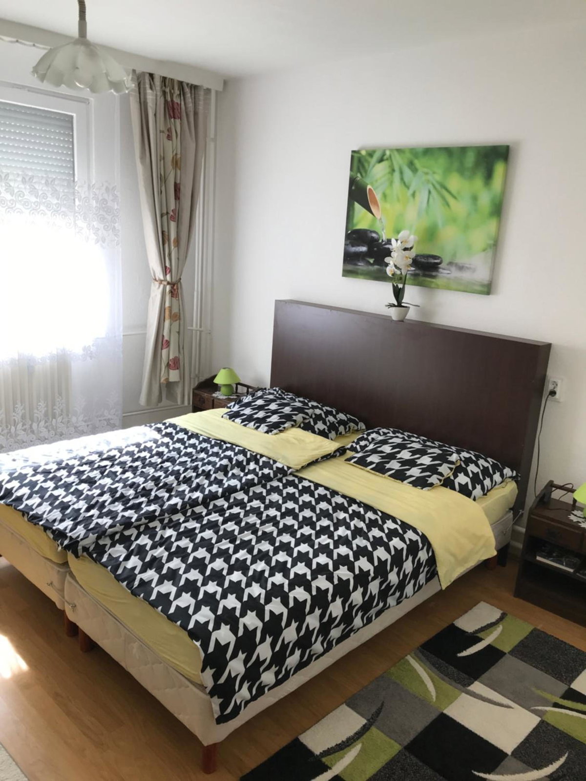 Zen apartman, Hungary