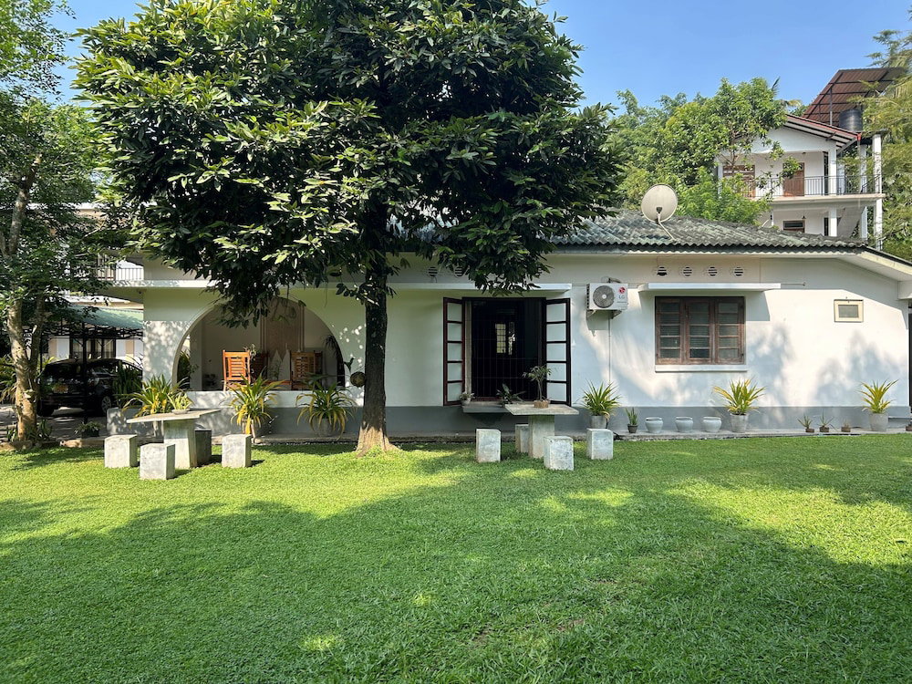 Thomasz Lodge, Sri Lanka