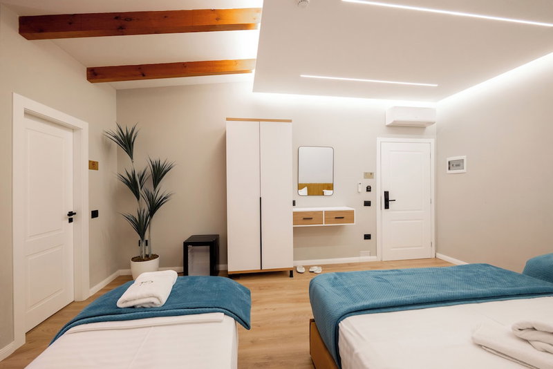 Golemi Lux Hotel, Golem, Albania