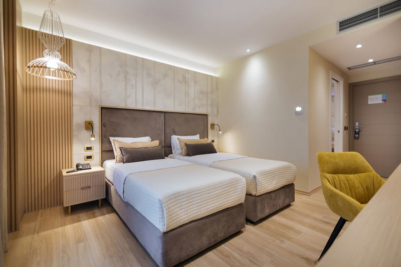 Gloria Palace Hotel, Golem, Albania