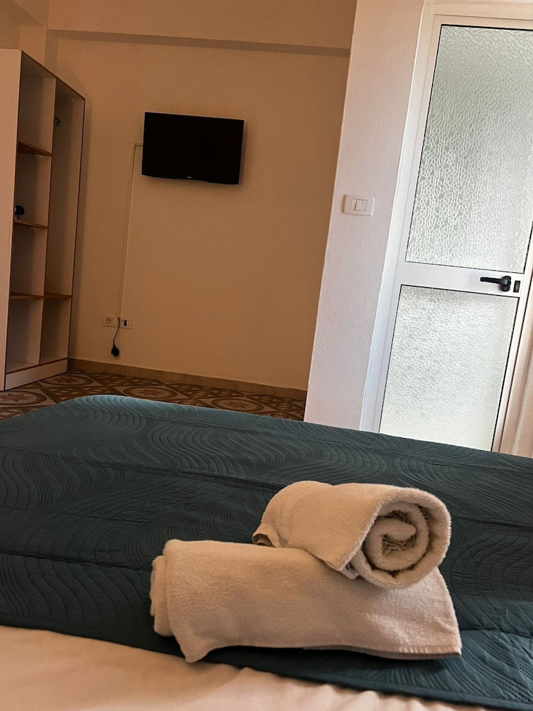 Lion Hotel, Albania
