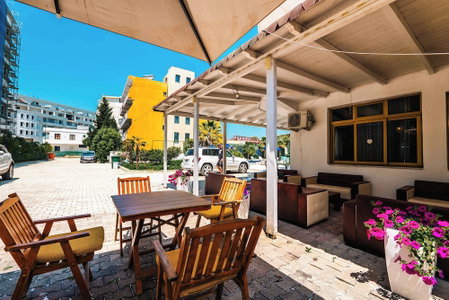 Lion Hotel, Golem, Albania
