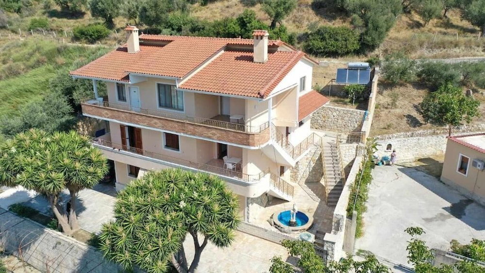 Villa Yucca, Albanien