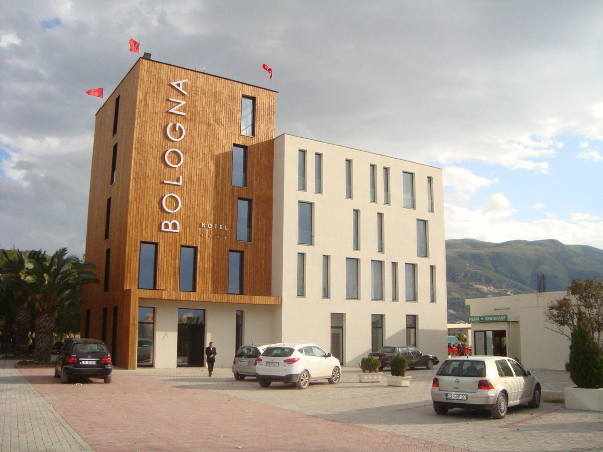 Hotel Bologna, Albanien