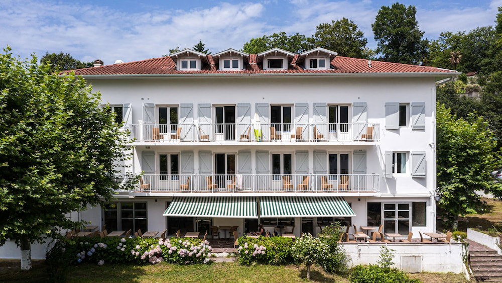 Hôtel du Pont d'Ascain, France