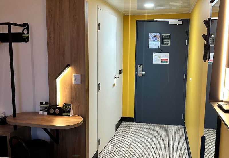B&B HOTEL Cergy Saint-Christophe Gare, Cergy, France