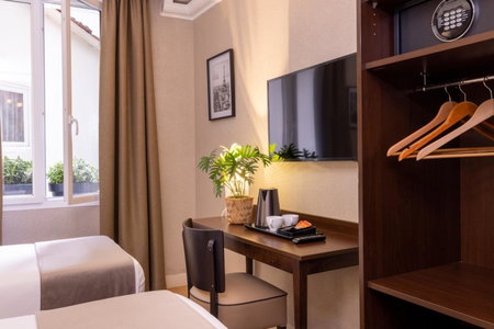 Nord Est Hotel, Paris, France