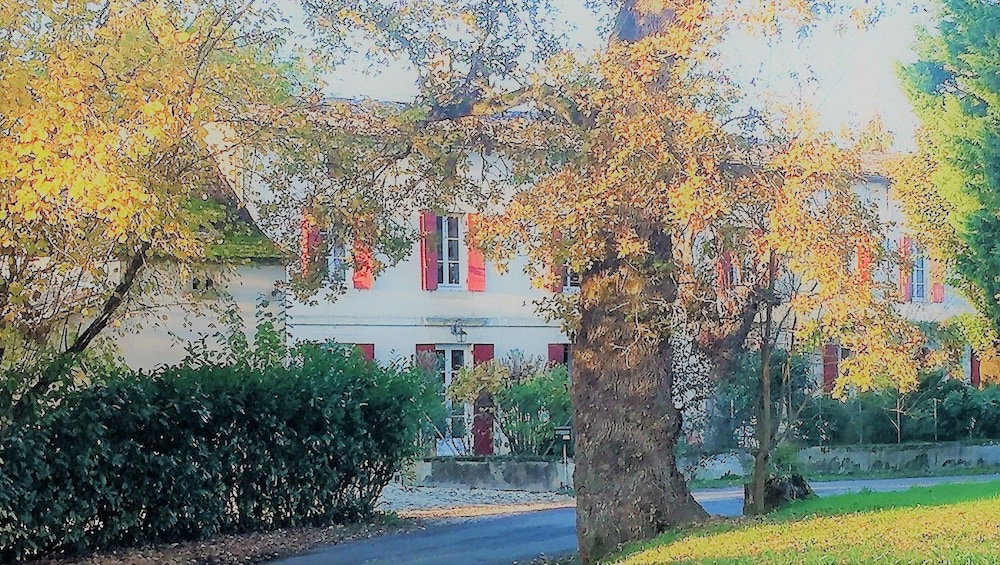 Hotel · LA CARRETERIE - Maison de Familles, Pineuilh