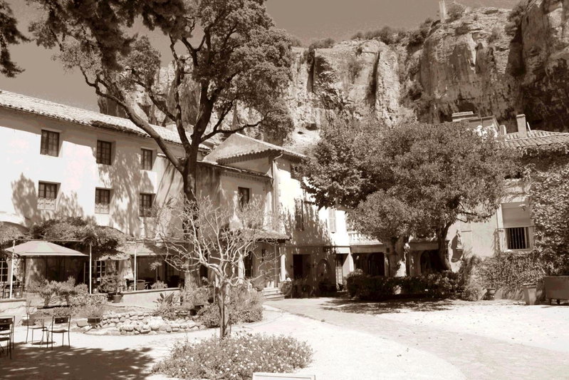 Hôtel et Restaurant Le Manoir - Echangeur A7-A9 - 24h-24h, Mornas, France