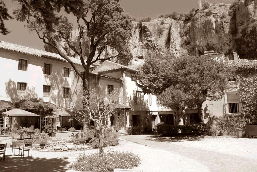Hôtel et Restaurant Le Manoir - Echangeur A7-A9 - 24h-24h, Mornas, France