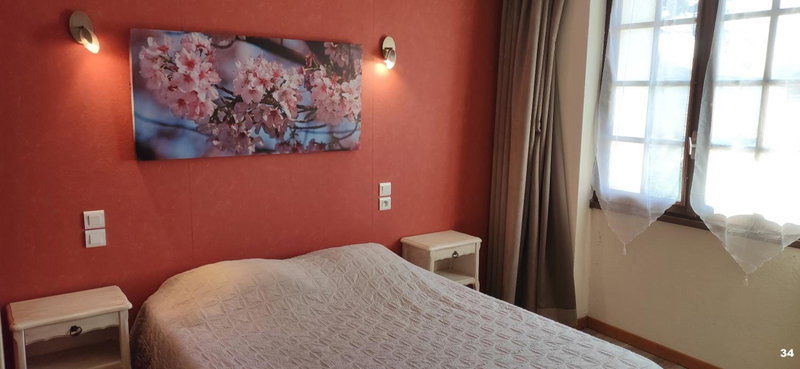 Hôtel et Restaurant Le Manoir - Echangeur A7-A9 - 24h-24h, Mornas, France