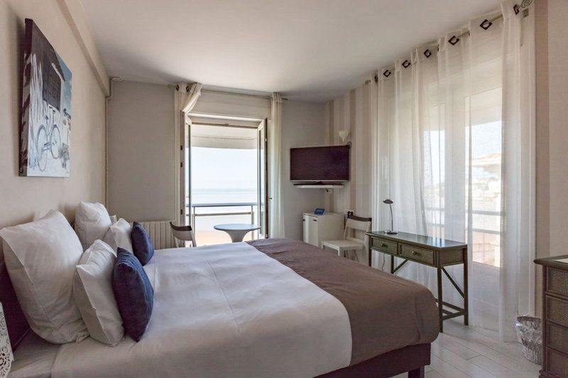 Hôtel The Originals Miramar, Royan Pontaillac, Royan, France