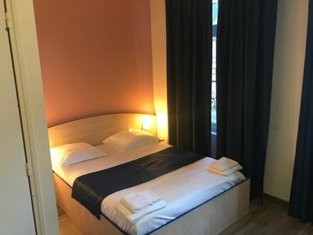 Hotel César climatisation dans la majorité des chambres Centre-ville Gare Charleville-Mézières, Charleville-Mézières, France