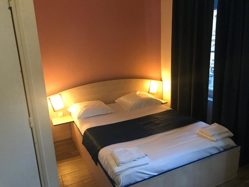 Hotel César climatisation dans la majorité des chambres Centre-ville Gare Charleville-Mézières, Charleville-Mézières, France