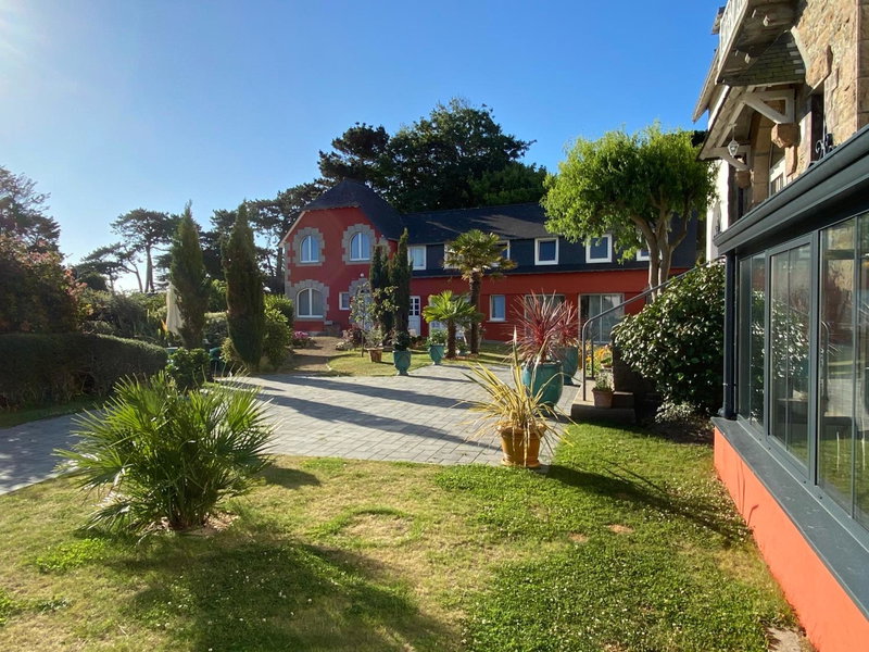 L'Escale Hôtel Bellevue, Trégastel, France