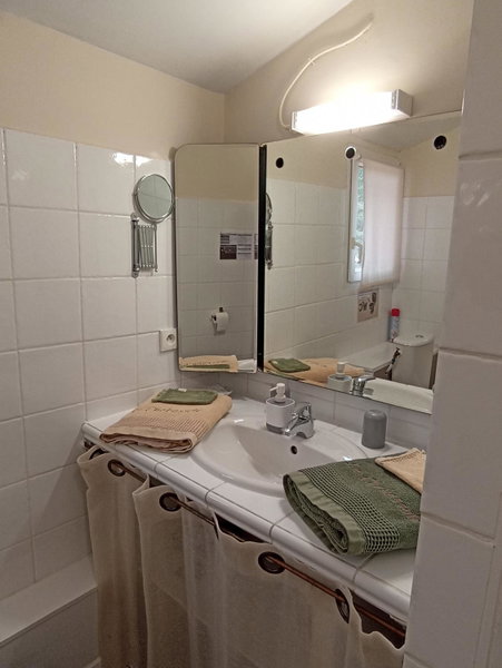 " LE CHABASSOLE " CHAMBRES D'HÔTES - Massages - Jacuzzi - Sauna - GORGES DU VERDON, Aiguines, France