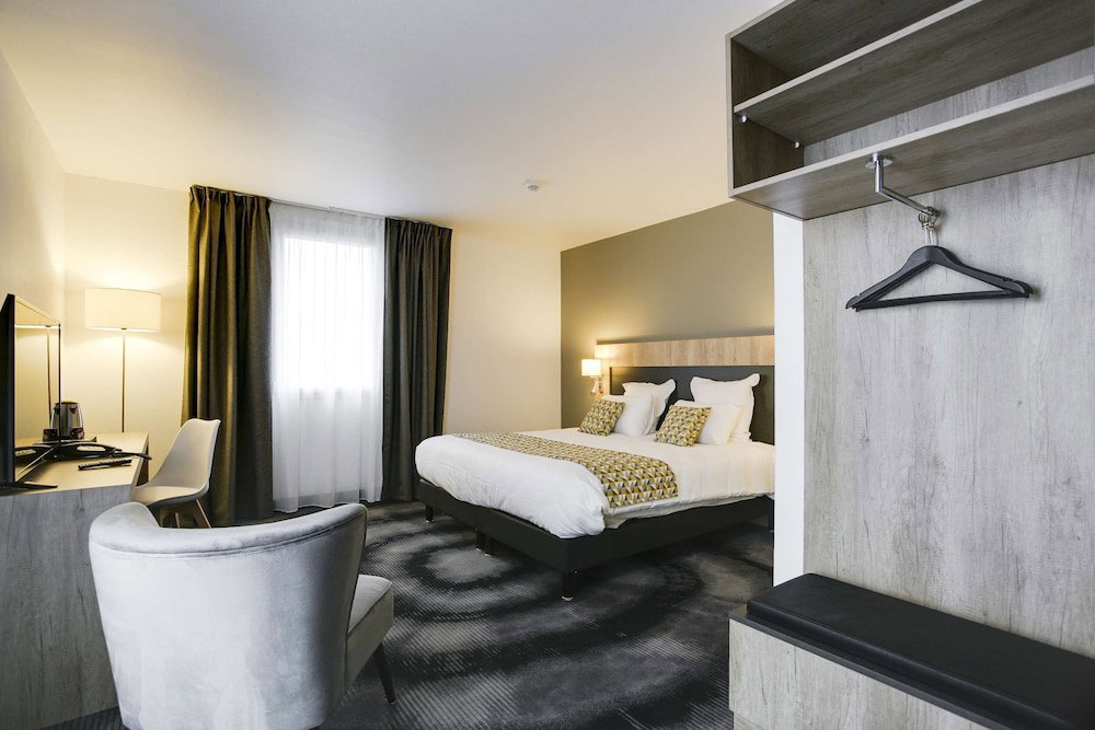 Brit Hotel Confort Loches, France