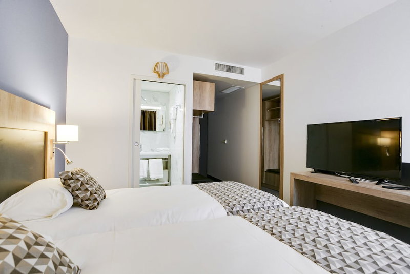 Brit Hotel Confort Loches, Loches, France