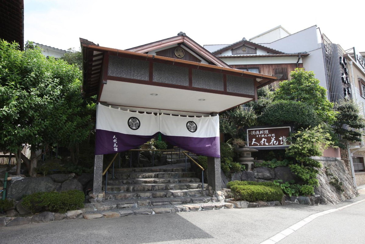 Hitomaru Kadan, Japan