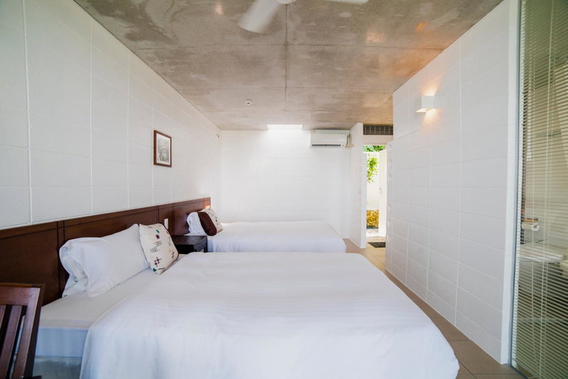 413 Hamahiga Hotel&Cafe, Uruma, Japan